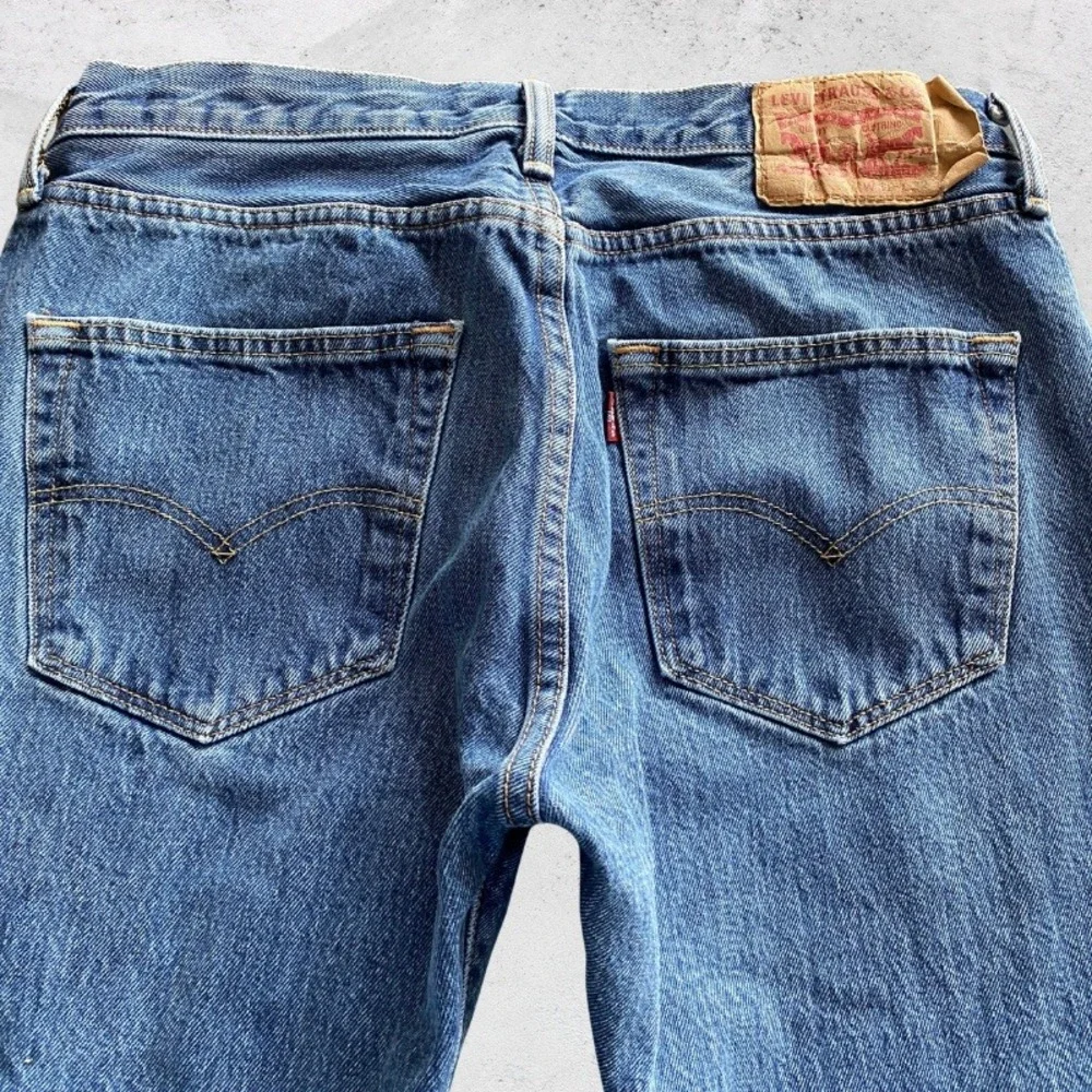 Levis 501 Jeans 32x32 Actual 32 x 30 Blue Denim Straight Leg Button Fly Orginal - Picture 3 of 9